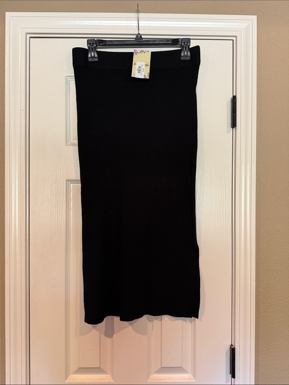 eesome Black Ribbed Knit Midi Skirt
